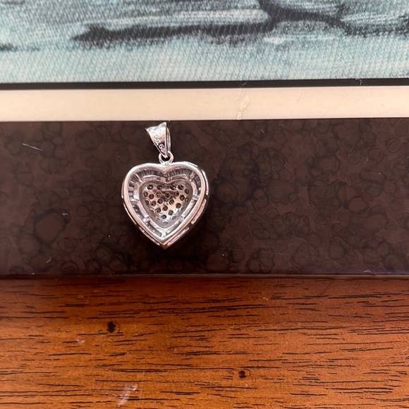 Stunning beyond words diamond heart in white gold - Picture 3 of 7